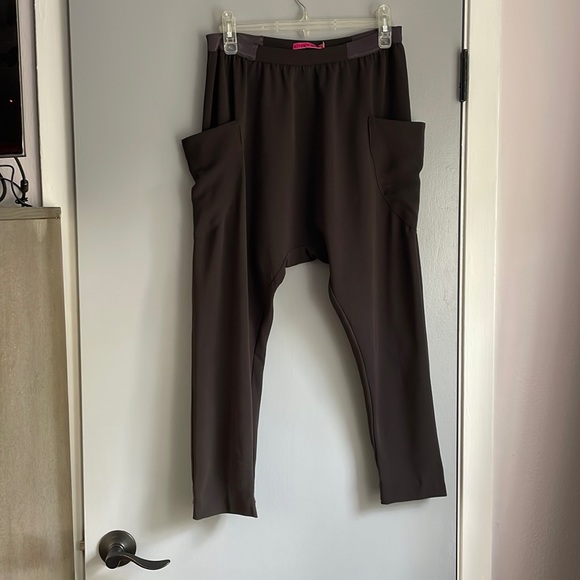 Alice + Olivia brown trousers, size S, new